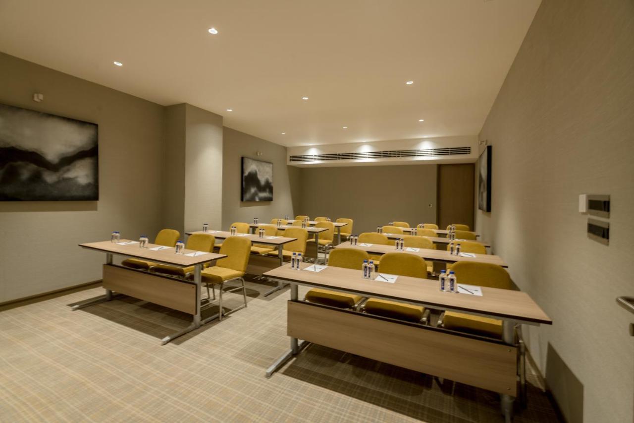 Wyndham Ahmedabad Shela Hotel Eksteriør billede