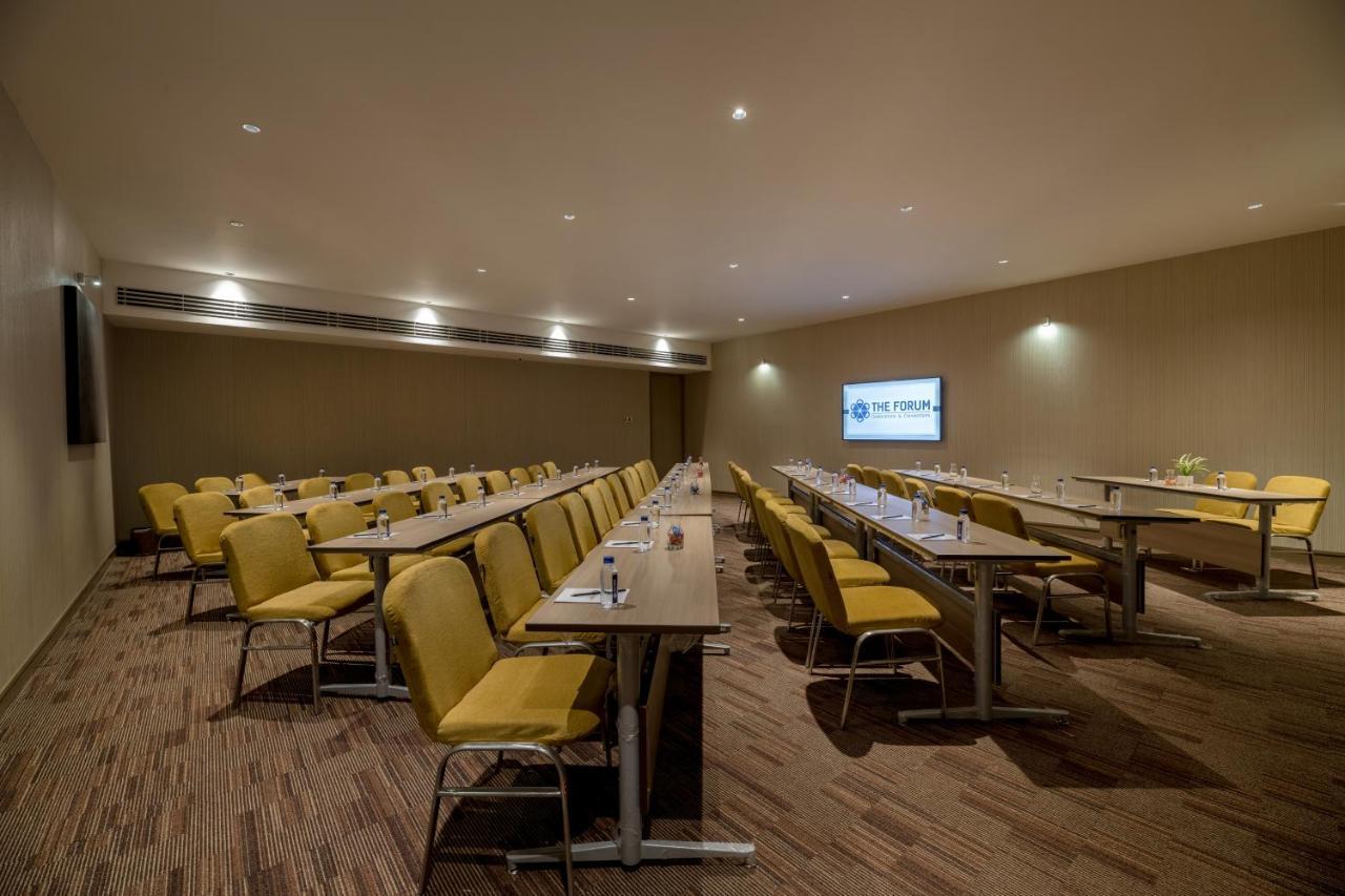 Wyndham Ahmedabad Shela Hotel Eksteriør billede