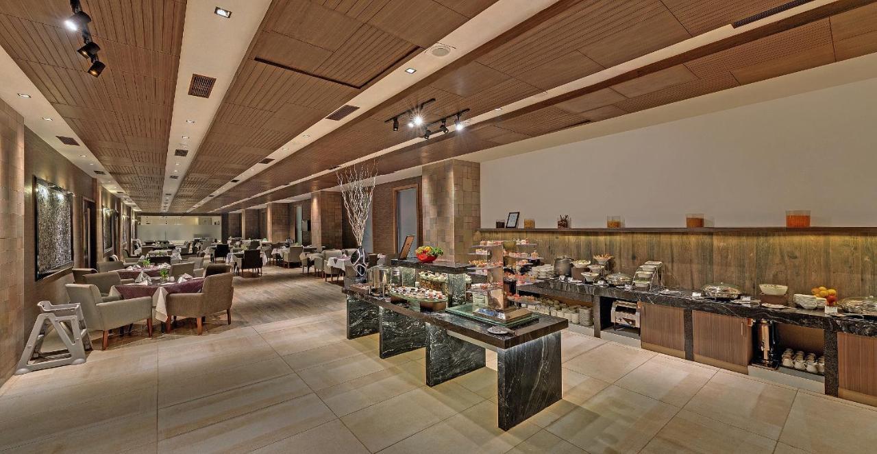 Wyndham Ahmedabad Shela Hotel Eksteriør billede