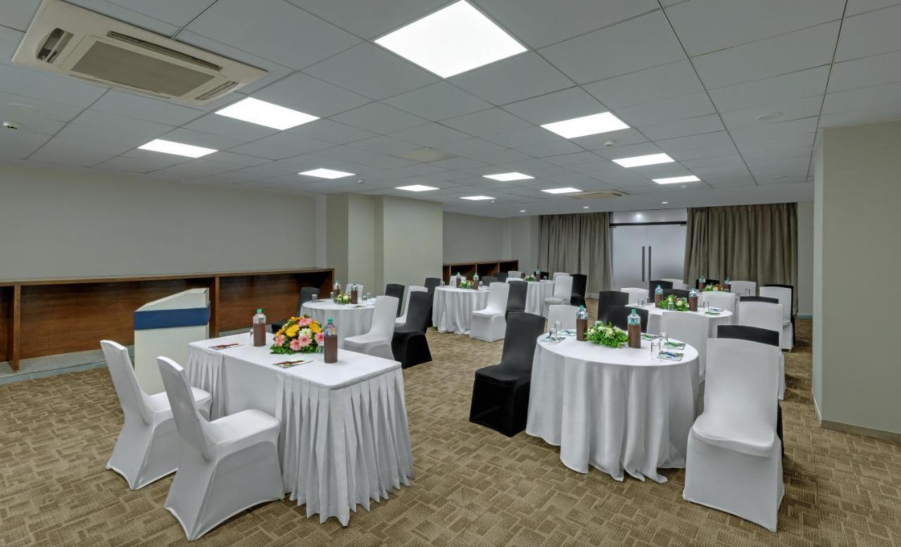 Wyndham Ahmedabad Shela Hotel Eksteriør billede