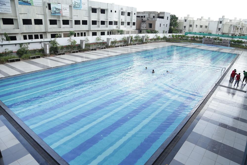 Wyndham Ahmedabad Shela Hotel Eksteriør billede