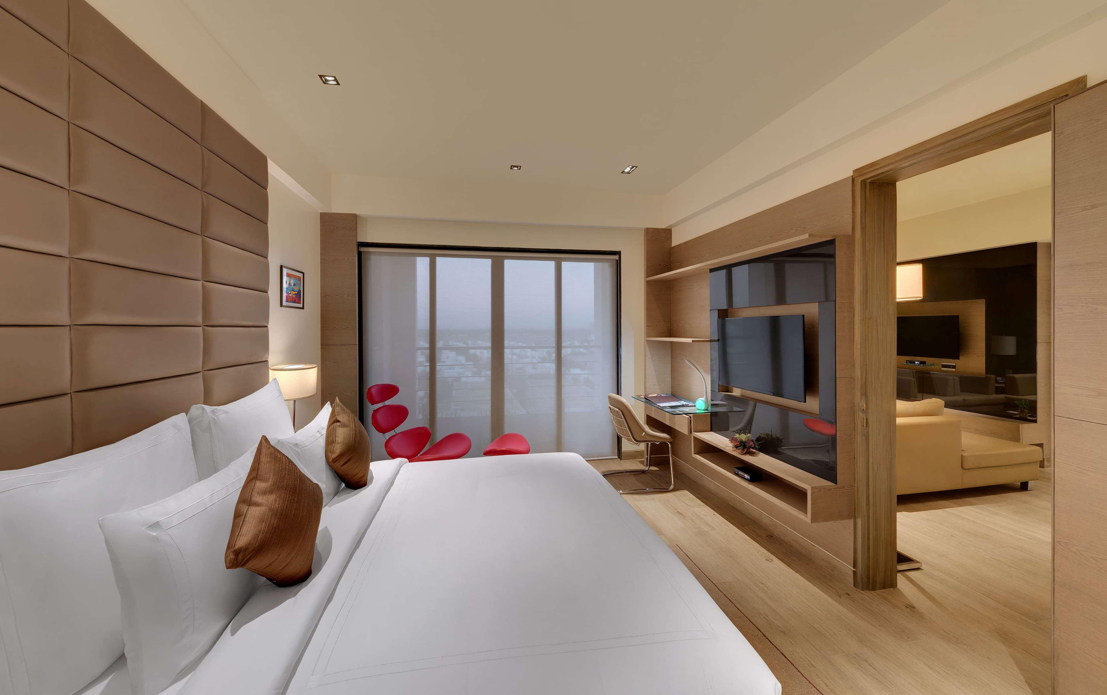 Wyndham Ahmedabad Shela Hotel Eksteriør billede