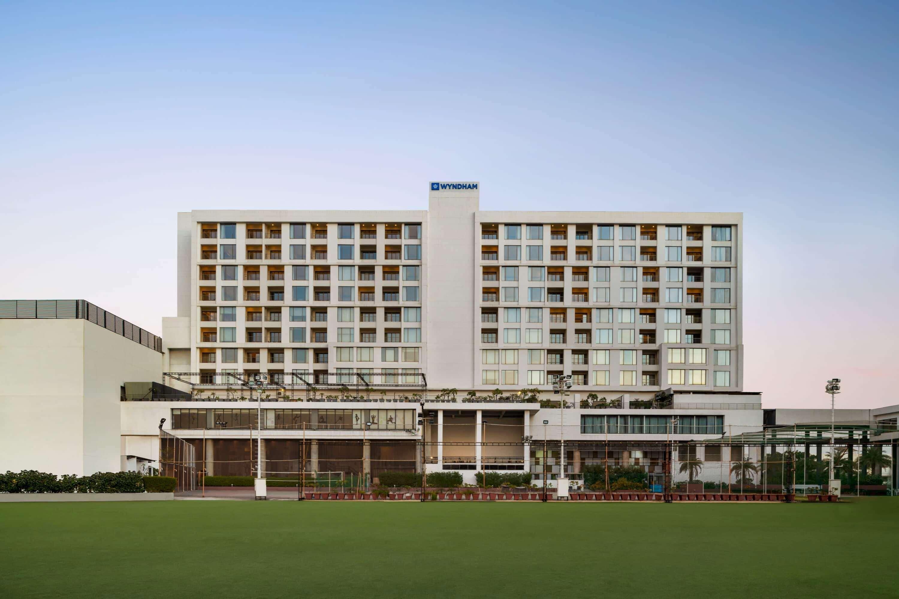 Wyndham Ahmedabad Shela Hotel Eksteriør billede